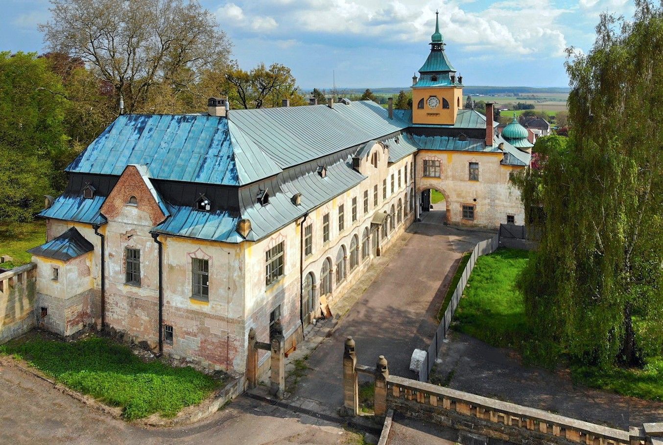 Photos Romantic Castle North of Prague
