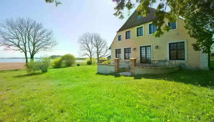 Lakeside country manor on Rügen island