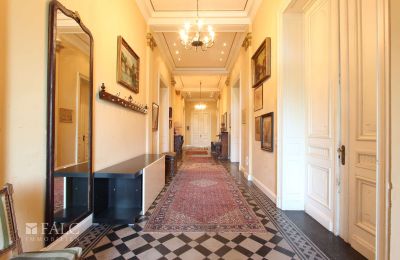 Castle for sale Fays, Wallonia, Entrée im EG