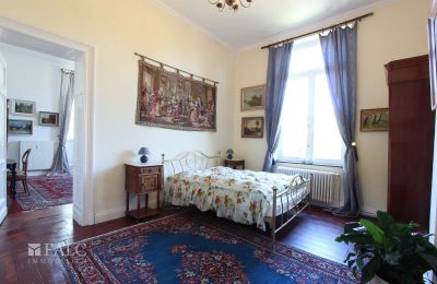 Castle for sale Fays, Wallonia, Zweites Schlafzimmer im 1.OG des zweiten Traktes