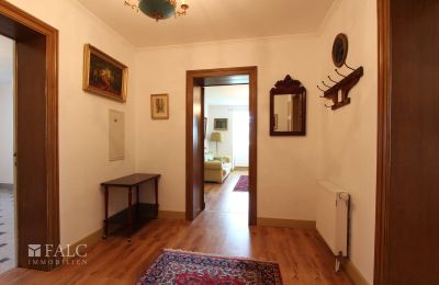 Castle for sale Fays, Wallonia, Flur im 2.OG