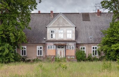 Abandoned Mecklenburg Manor to be auctioned off, Exterior View