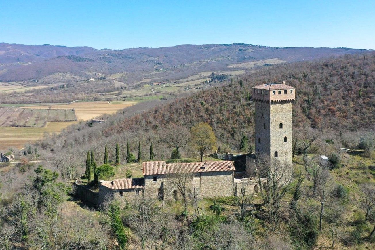 Photos Umbrian castle property with great views
