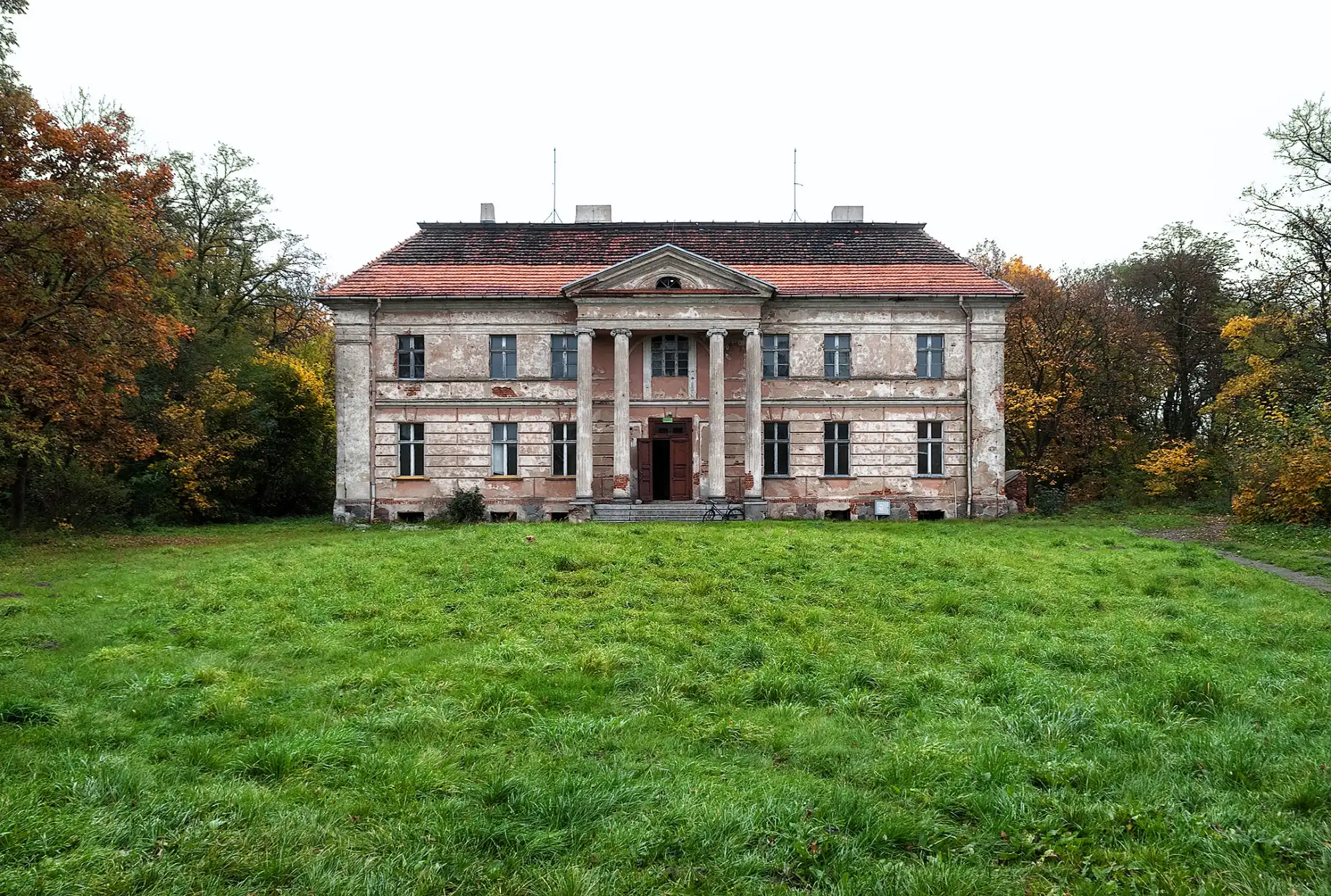 Photos Neoclassical country house in Greater Poland