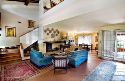 Country House for sale Monte San Savino, Tuscany:  RIF 3008 Wohnbereich mit Kamin