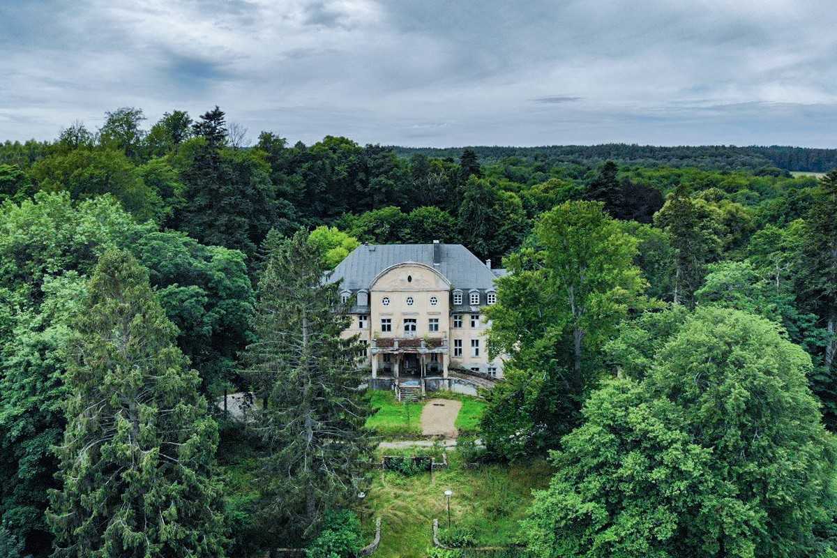 Photos Castle in Pomerania with beautiful garden plot