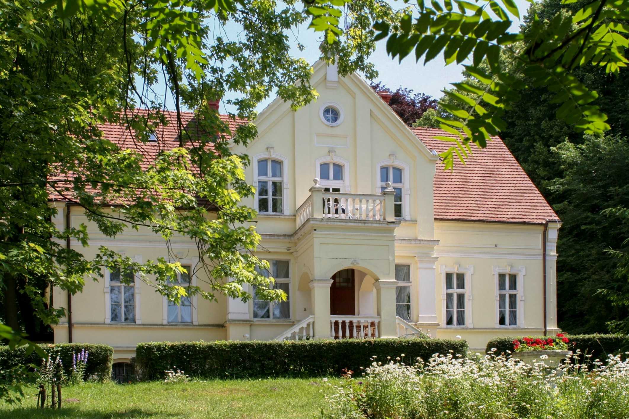 Photos Restored mansion from the 18th century