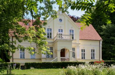 Character properties, Restored mansion from the 18th century