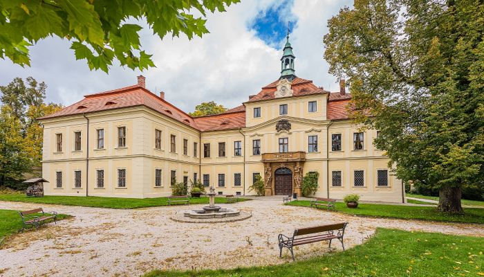 Baroque château with English park near Plzeň with 939 acres of optional land