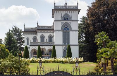 Historic Villa for sale 28040 Lesa, Piemont:  Front view