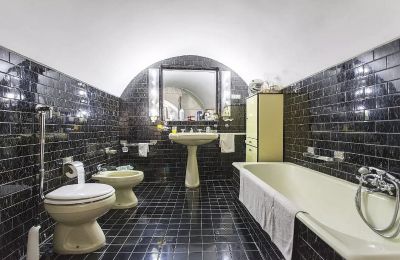 Castle for sale Oria, Apulia:  Bathroom