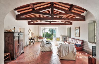 Country House for sale Castagneto Carducci, Tuscany:  RIF 3057 Wohnbereich mit Blick in Garten