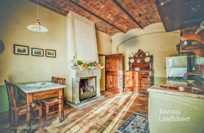 Country House for sale Castiglione d'Orcia, Tuscany:  RIF 3053 Küche 2 mit offenem Kamin