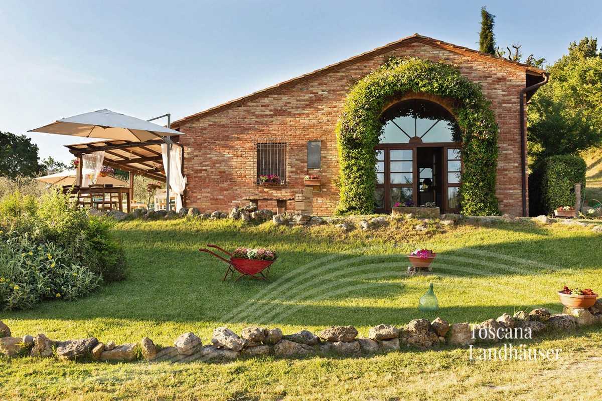 Photos Country house with outbuilding in Chianciano Terme