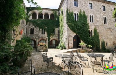 Medieval Castle for sale Abruzzo, Courtyard