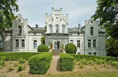 Character properties, Kaeselow manor house west of Schwerin