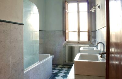 Historic Villa for sale Lucca, Tuscany, Bathroom