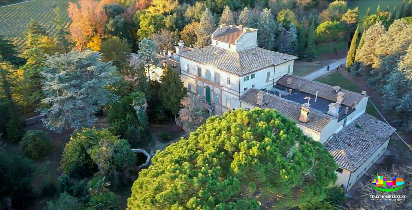 Photos Beautiful country mansion/palazzo with park in Marsciano