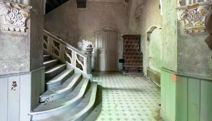 Renaissance of old castles in the country December 2025