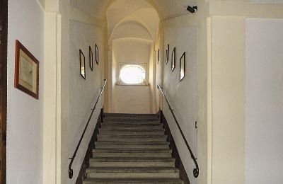 Historic Villa for sale 06063 Magione, Umbria:  Staircase