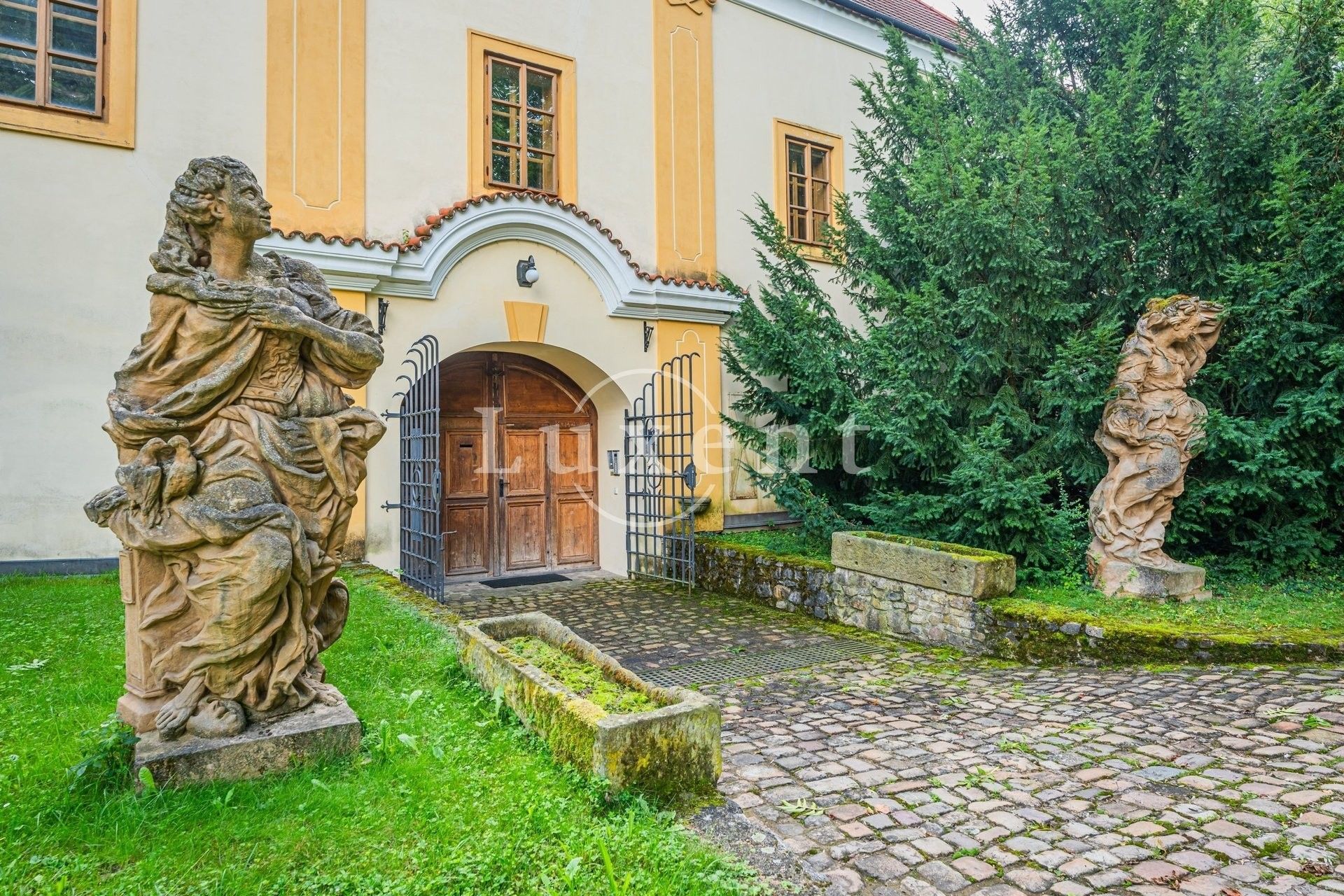 Photos Exceptional property near Prague: Fortress in Třebotov