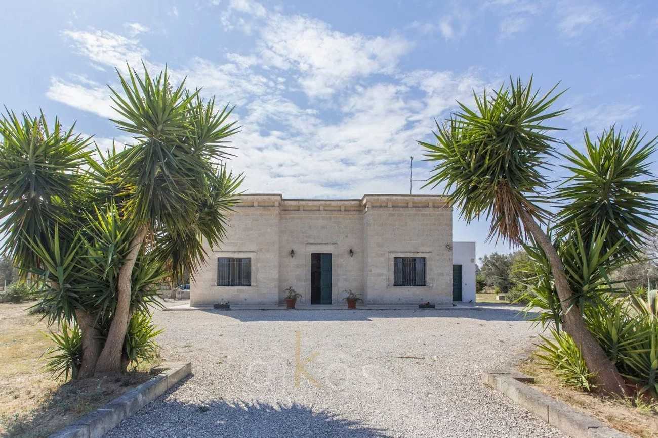 Photos Renovated period villa of the 1920s on the outskirts of Oria