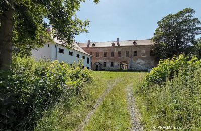 Castle for sale Karlovarský kraj:  Nebengebäude