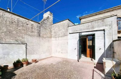 Town House for sale Oria, Piazza San Giustino de Jacobis, Apulia:  Roof terrace