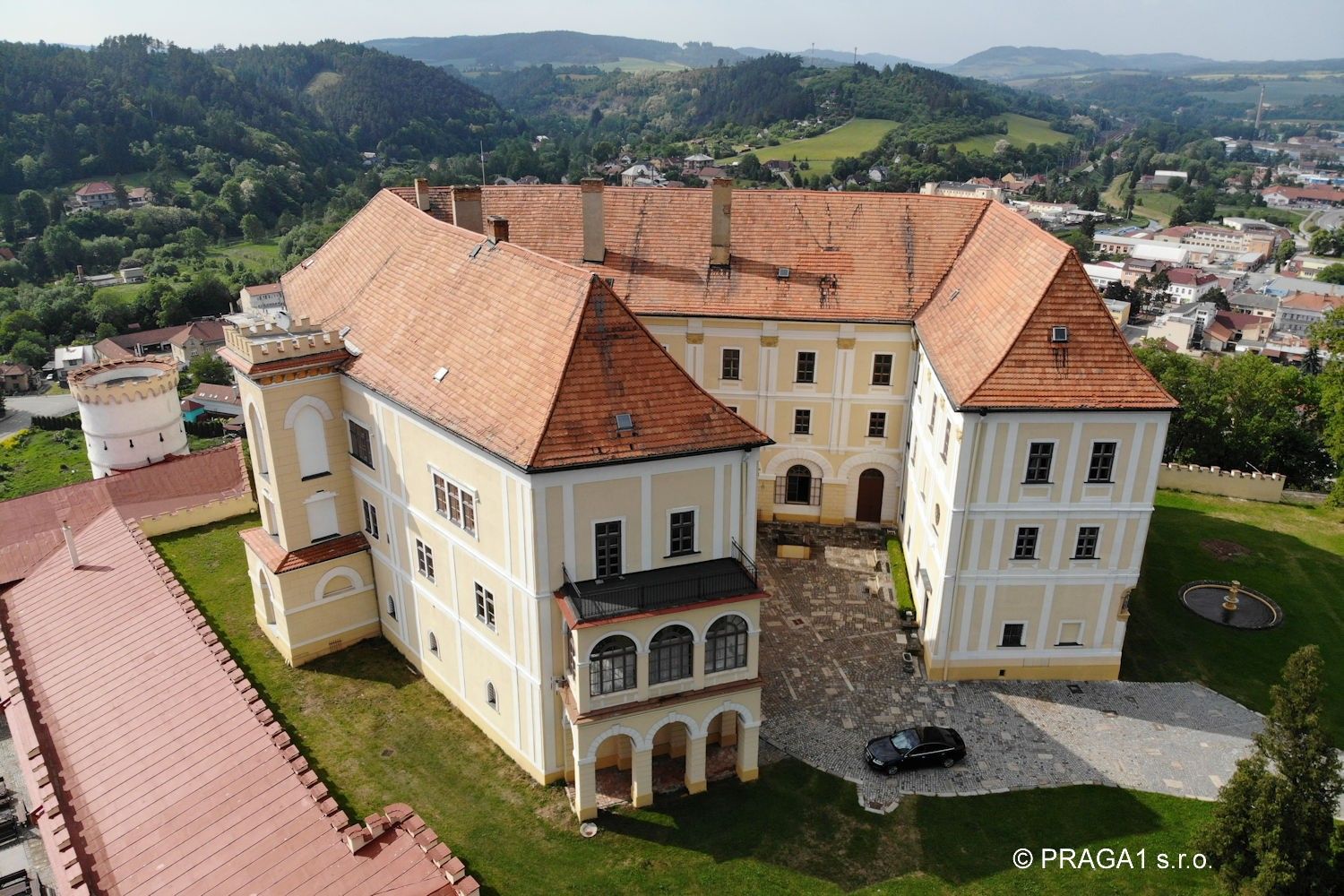 Photos Large hillside castle in Czech Republic
