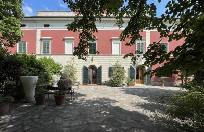 Character properties, Near Pisa: 19th century villa with small park