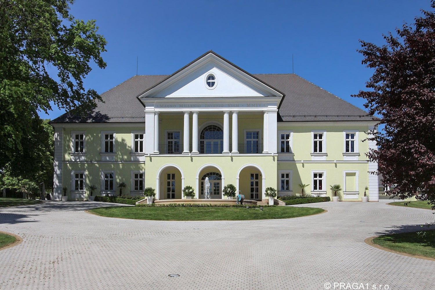Photos Castle for sale near Prague