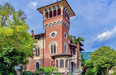 Character properties, Neo-Romanesque prestigious villa with private garden in Stresa