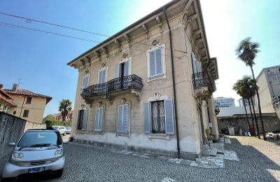 Historic Villa for sale Verbano-Cusio-Ossola, Intra, Piemont, Side view