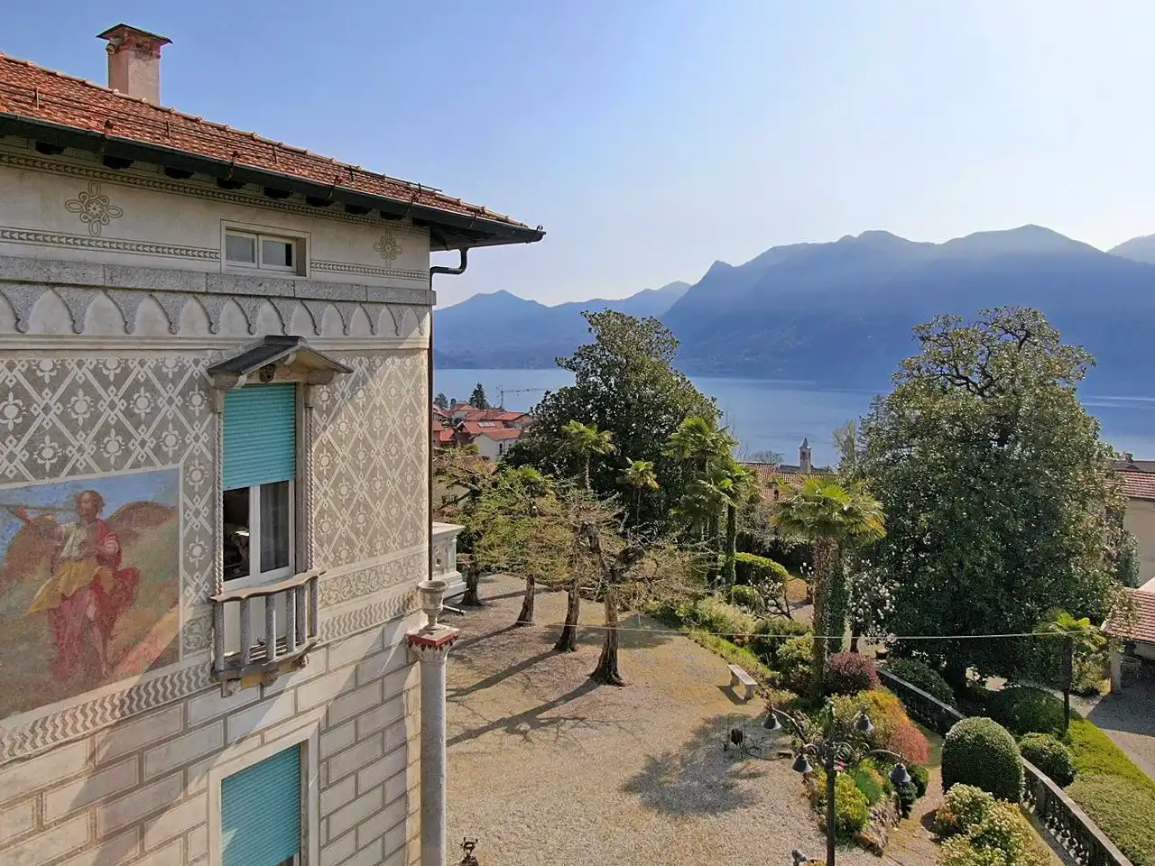 Photos Historic lake view villa in Intra