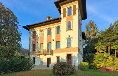 Historic Villa for sale 28040 Lesa, Piemont:  Exterior View