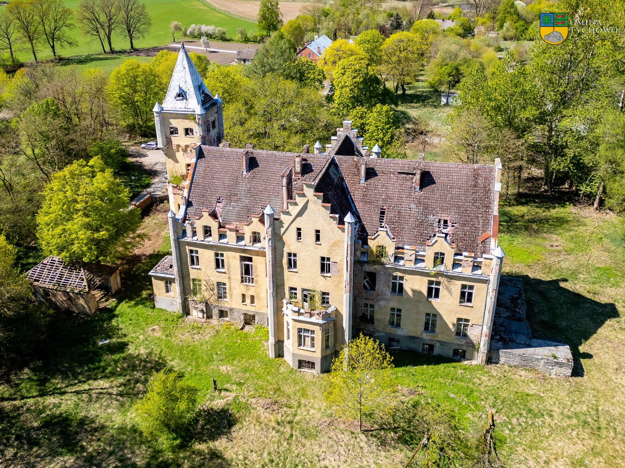 Photos Neo-Gothic Palace in West Pomerania – Public Tender