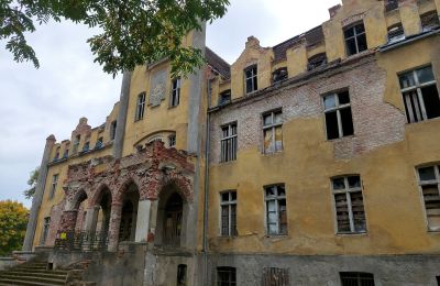 Castle for sale Dobrowo, West Pomerania, Front view
