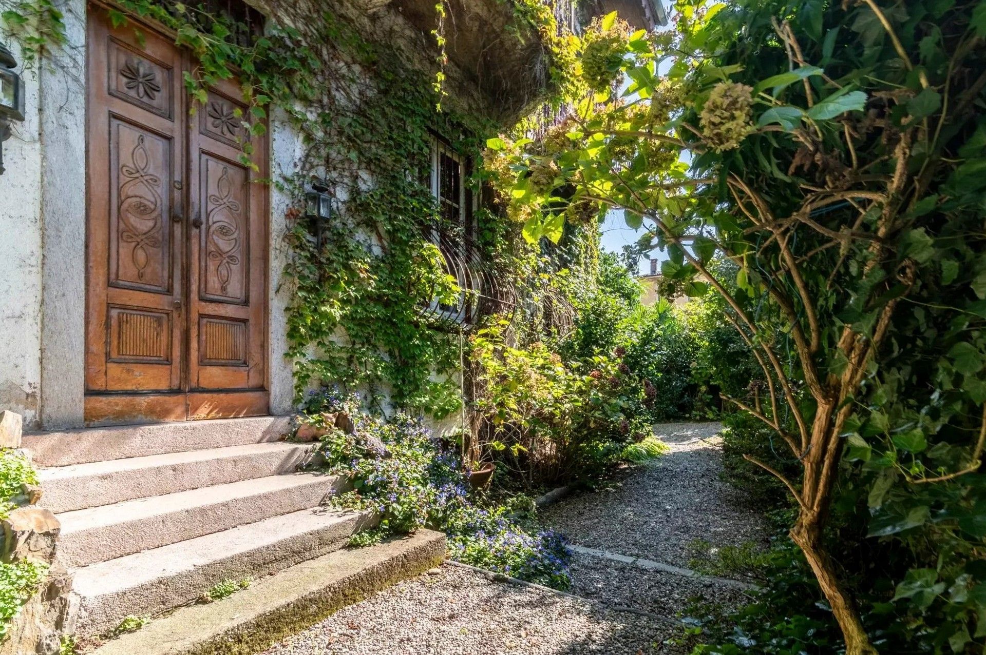 Photos Period mansion with garden in central location of Verbania