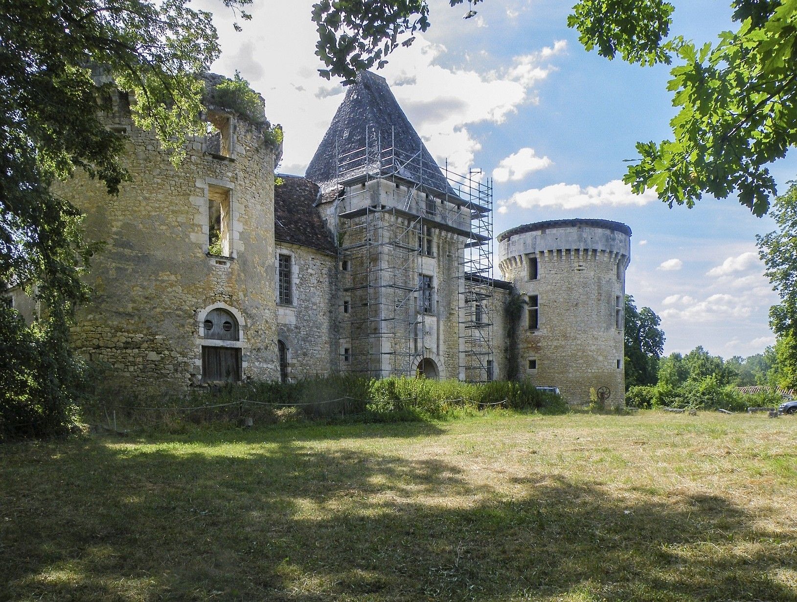 Photos Medieval Castle in Périgueux, Dordogne, NEW-ACQUITAINE