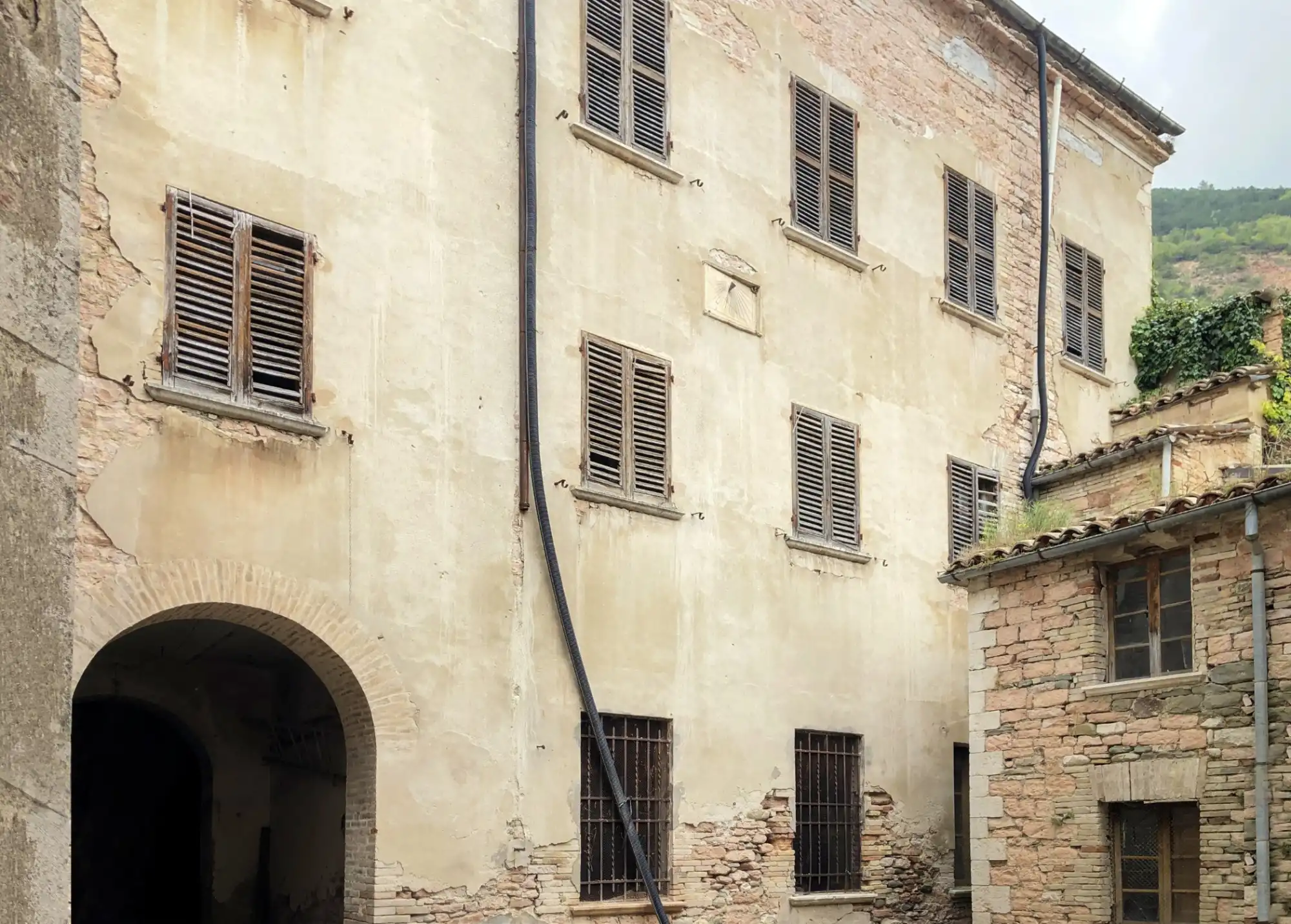 Photos Palazzo with courtyard and panoramic garden in the heart of Piobbico