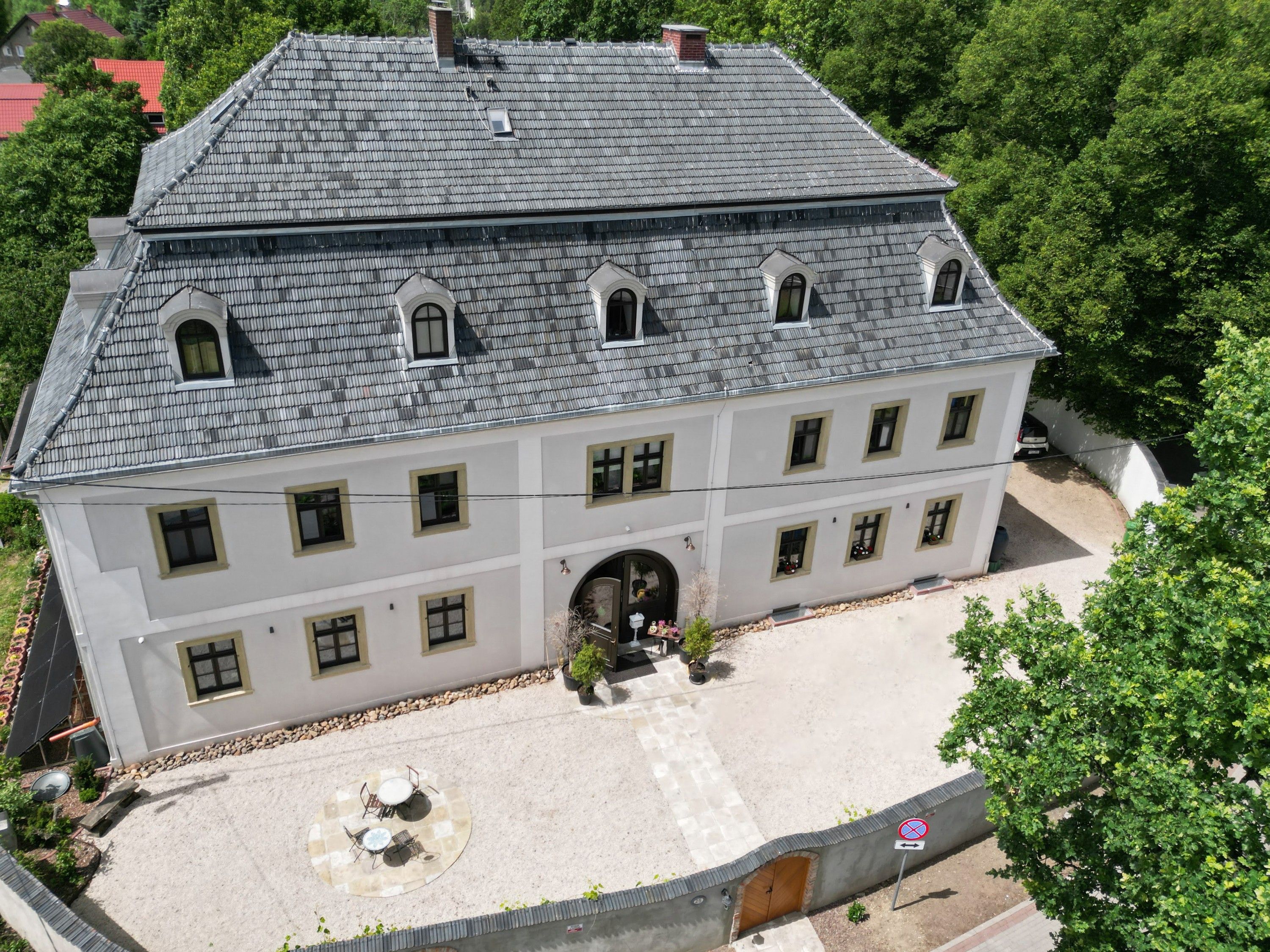 Photos Late Baroque manor between Jelenia Góra and Wałbrzych