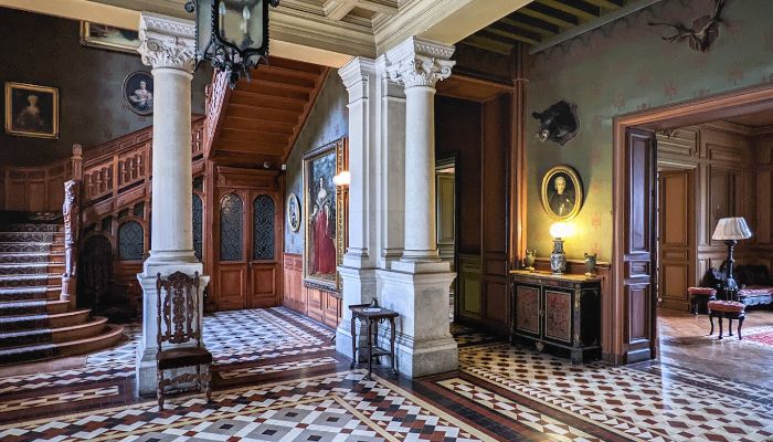 Grand listed château with chapel in a romantic park in Brittany
