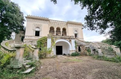 Character properties, Prestigious historic villa for sale in Lecce with private park