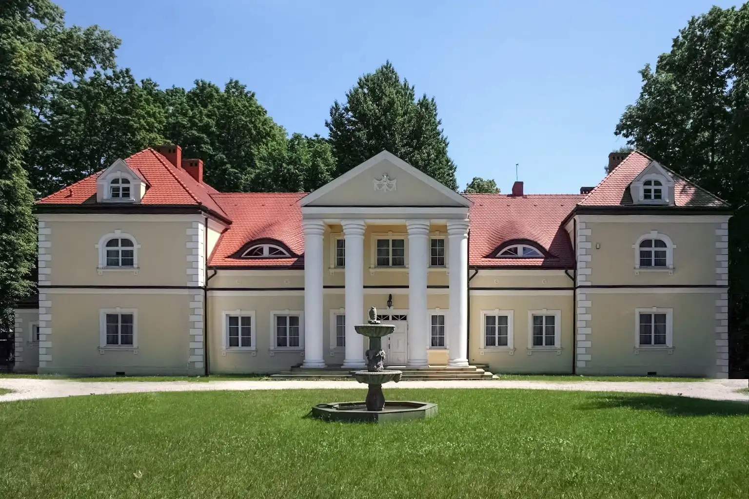 Photos Classical country house in Radoszewnica, Poland
