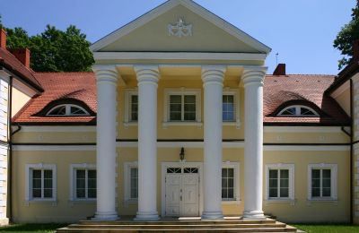 Castle for sale Radoszewnica, Silesian Voivodeship:  Portico