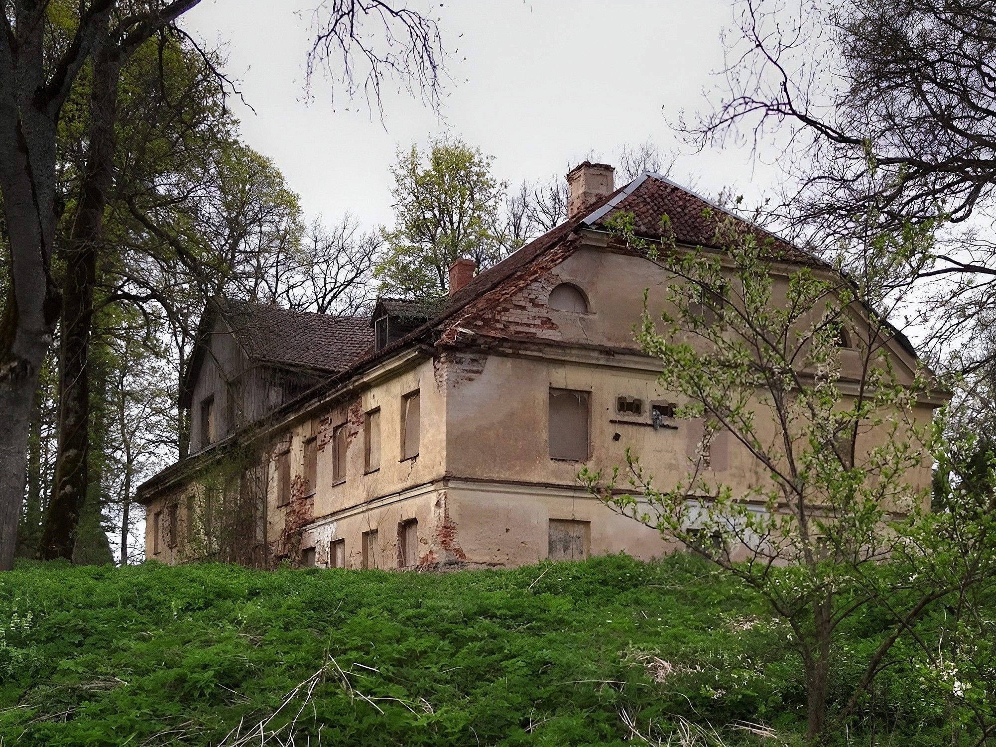Photos Abandoned low price manor in Upenieki, 92 km to Riga