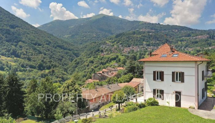 Historic villa for sale Dizzasco, Lombardy
