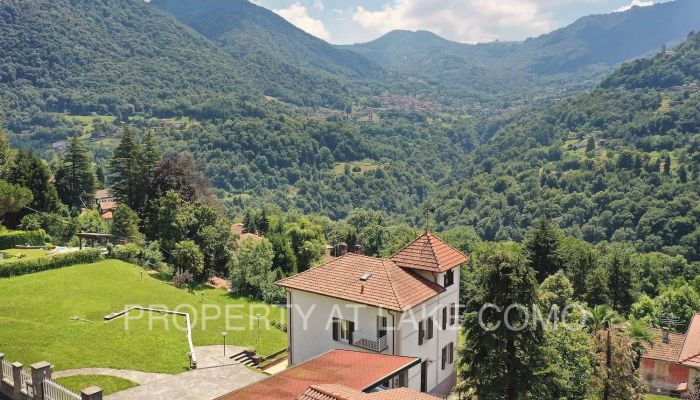 Renovated Art Nouveau villa with panoramic views near Lake Como