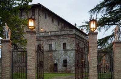 Manor House for sale Buonconvento, Tuscany:  Entrance