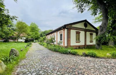 Manor House for sale Paplin, Dwór w Paplinie, Masovian Voivodeship:  Outbuilding